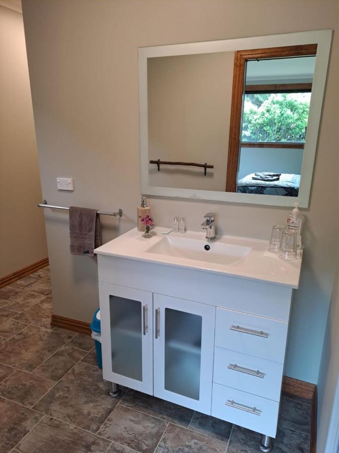 Barrytown Koru Beachfront Holiday Cabins & Hot Tub מראה חיצוני תמונה