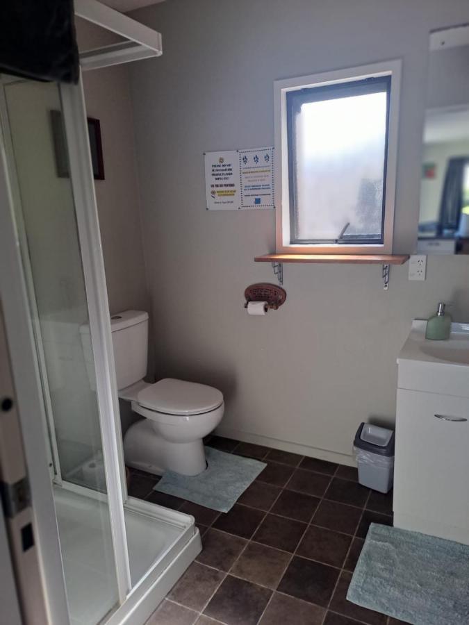 Barrytown Koru Beachfront Holiday Cabins & Hot Tub מראה חיצוני תמונה