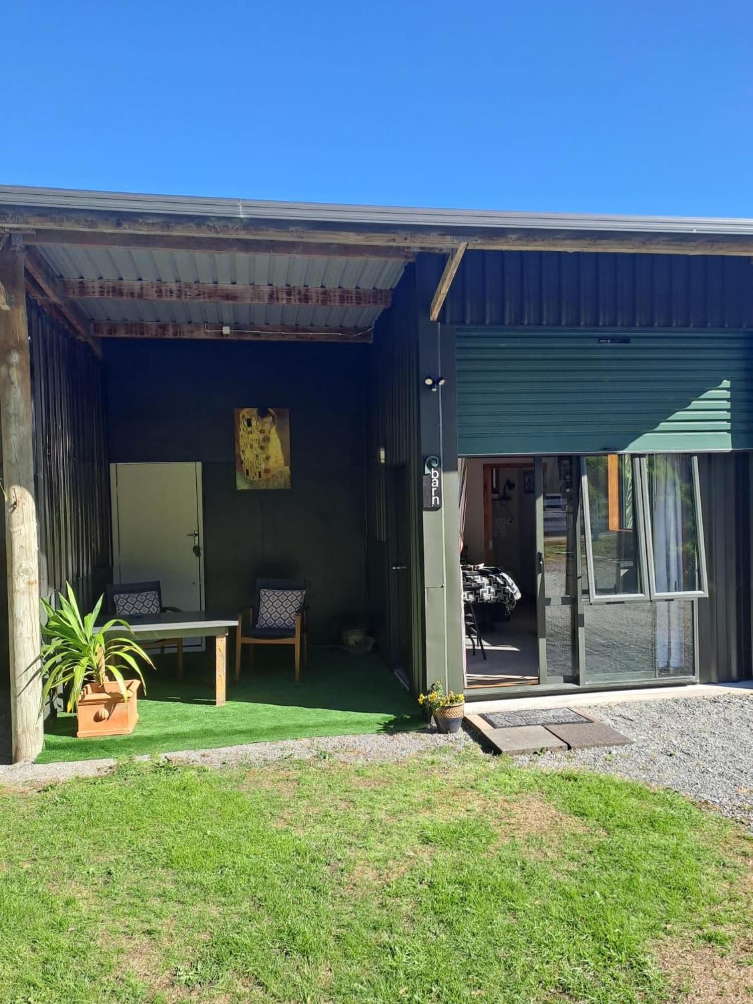 Barrytown Koru Beachfront Holiday Cabins & Hot Tub מראה חיצוני תמונה