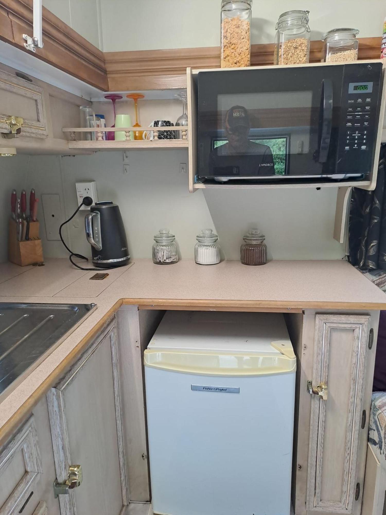 Barrytown Koru Beachfront Holiday Cabins & Hot Tub מראה חיצוני תמונה