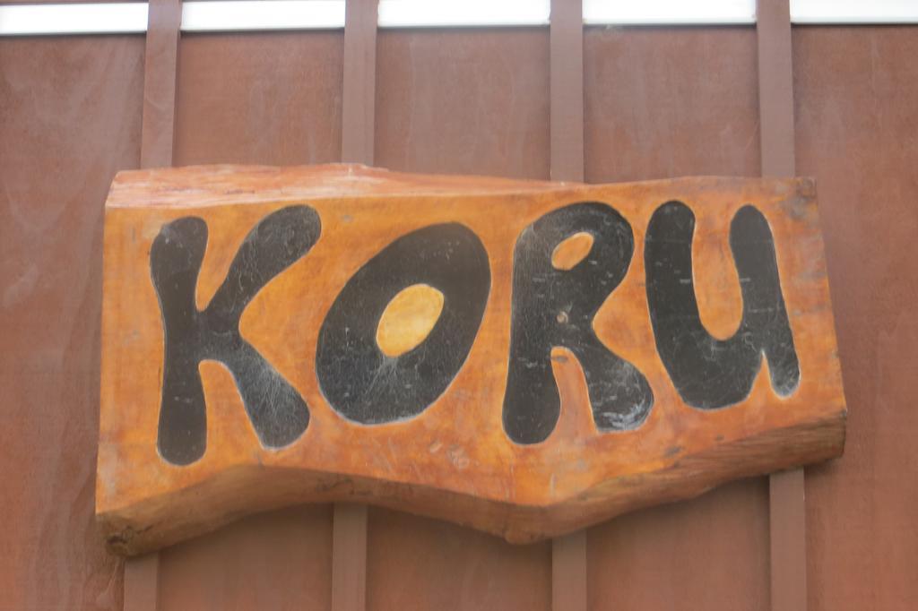 Barrytown Koru Beachfront Holiday Cabins & Hot Tub מראה חיצוני תמונה